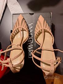 Décolleté color nude con cinturino