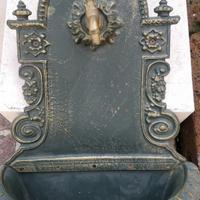 Fontanella da parete in ghisa