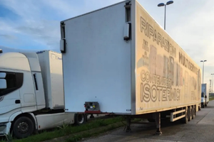 Semirimorchio furgonato