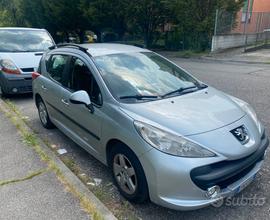 Peugeot 207 1.4 GPL marciante ma con testa da fare