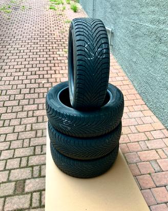 4 Gomme Invernali Pirelli
