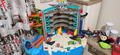 Mega garage HOT WHEELS