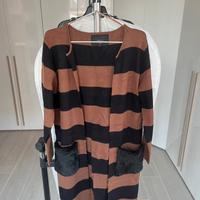 Cardigan lungo a righe nere e marroni con tasche