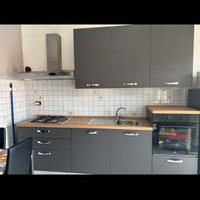 Cucina lineare completamente nuova