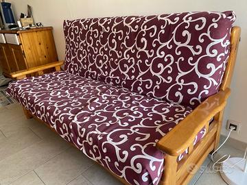 Divano letto e coppia di poltrone