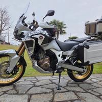 Honda + borse + telo Anziano vende