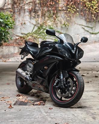 Yamaha R6 2006 solo 14316km