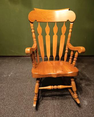 sedia a dondolo in legno