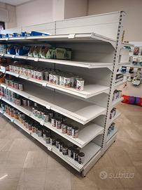 Scaffali negozio 