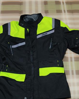 giacca tecnica con protezioni per moto. 