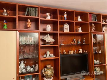 Parete attrezzata FEG con ante e led illuminati