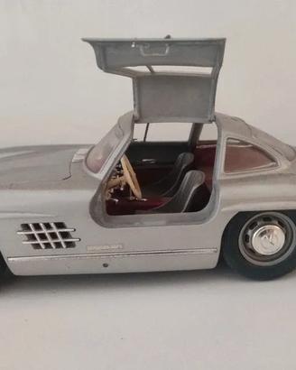 Modellino Burago Mercedes-Benz 300 SL "Gullwing" d