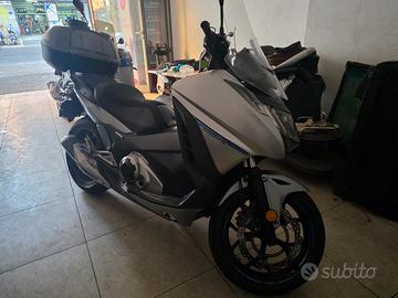 Honda integra 750