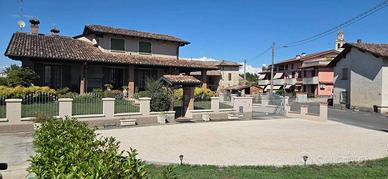 Villa di 340 m² con 5 locali e box auto doppio a C