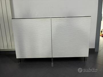 Madia ikea besta con vetro temperato nero