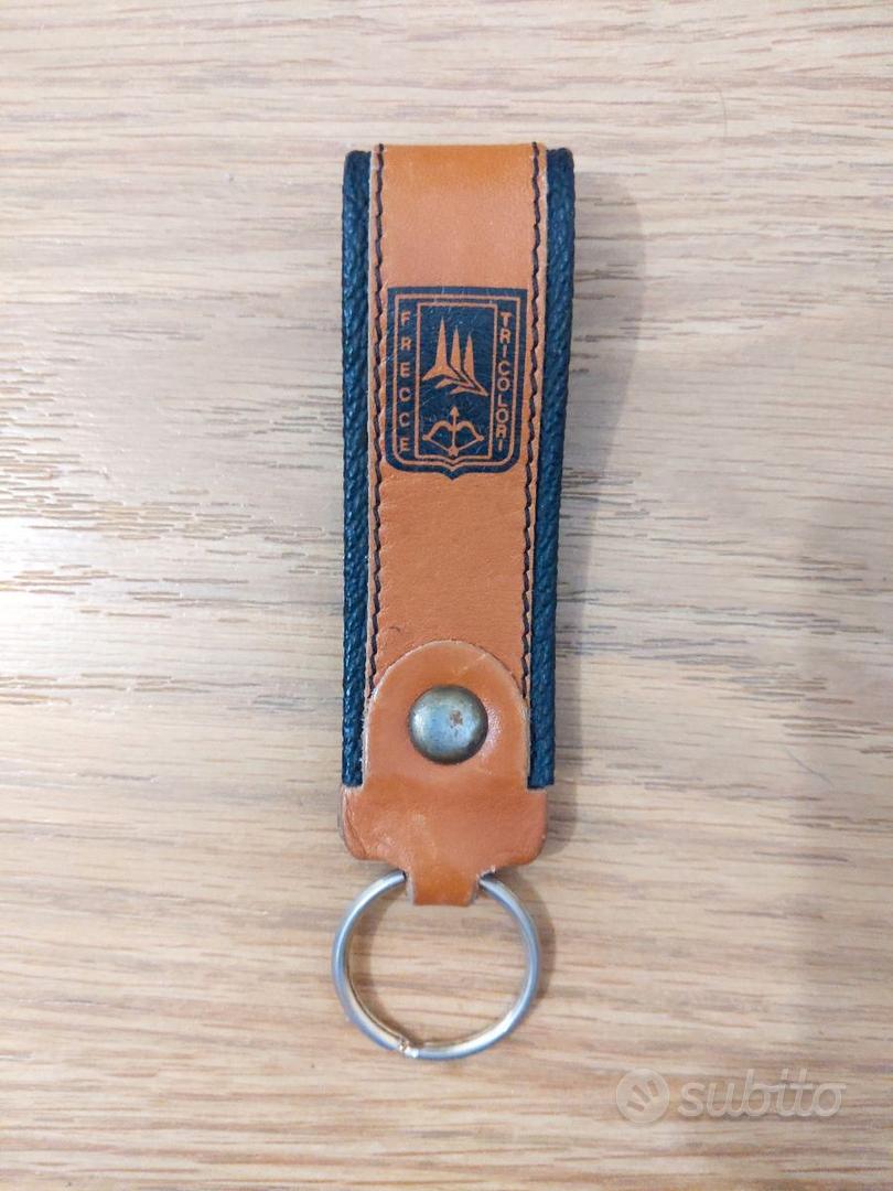 Portachiavi Frecce Tricolori In Metallo Smaltato – Accessorio Aeronautico Elegante E Resistente