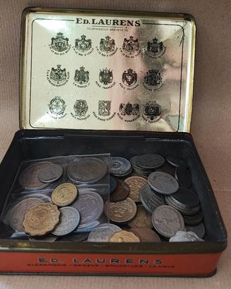Scatola latta vintage Monaco con 75 vecchie monete