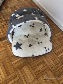 Cuccia per gatti a forma di ciabatta