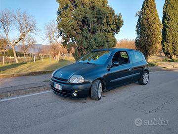 Renault Clio 2 - Sport 1600 16v 79 kw - 110 hp cv