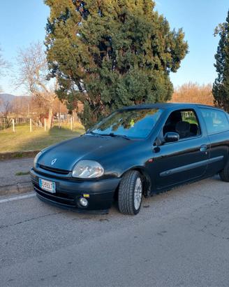 Renault Clio 2 - Sport 1600 16v 79 kw - 110 hp cv