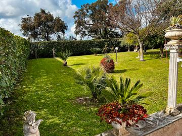 Villa indipendente con ampio giardino