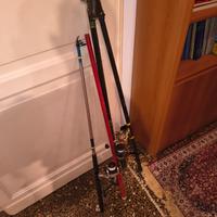 4 canne da pesca 3 mulinelli 1 piccolo set