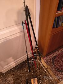 4 canne da pesca 3 mulinelli 1 piccolo set