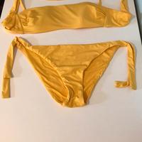 Costume giallo con reggiseno a fascia