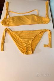 Costume giallo con reggiseno a fascia