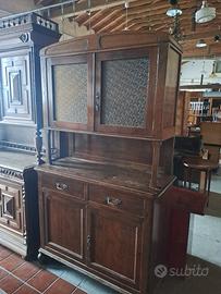 Credenza in legno con alzata a giorno