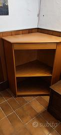 Mobile angolare in legno con cassetto e ripiani