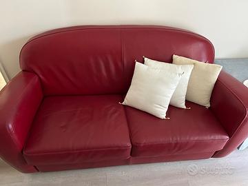 Divano in ecopelle bordeaux, come nuovo