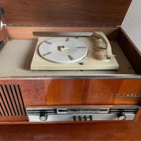 Radio giradischi Minerva con alcuni dischi 