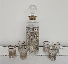 servizio bottiglia e bicchierini