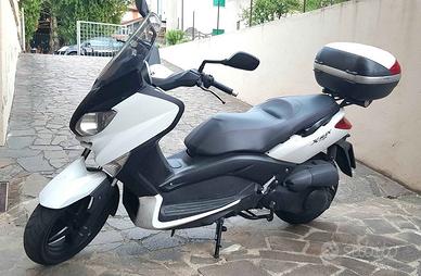 Yamaha XMAX 250