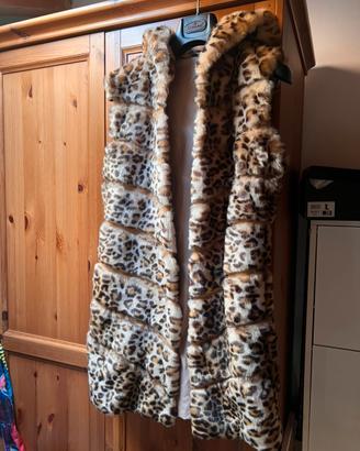Cappotto smanicato in pelliccia e pelle sintetica