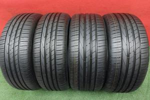 255 55 18 Gomme Estive 99% 2020 Hankook 255 55R18