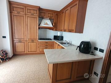 Cucina in legno massello 