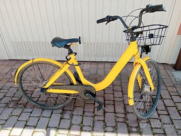 Bicicletta con ruote piene+luci pannellino solare 