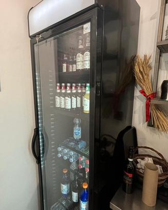 Frigorifero con porta a vetro