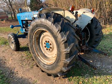 Trattore Ford 5000