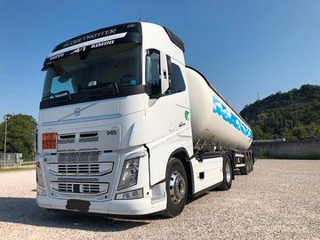 Trattore stradale Volvo FH adr