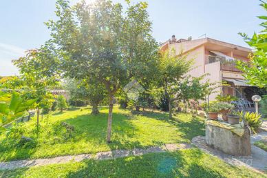 PORZIONE DI QUADRIFAMILIARE A ROMA