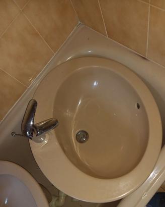 Coppia lavandini ovali da incasso con rubinetto