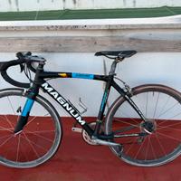 Bici da corsa Magnum