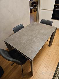 Tavolo allungabile La seggiola + 4 sedie pelle