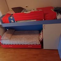 Cameretta a ponte con letto a castello