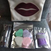 Kit trucco + panno struccante + 4 spugne + beauty