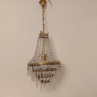 Lampadario stile impero color oro vintage.