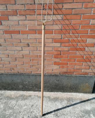 Forcone con manico in legno